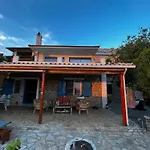 Yiannis & Victoria Villa